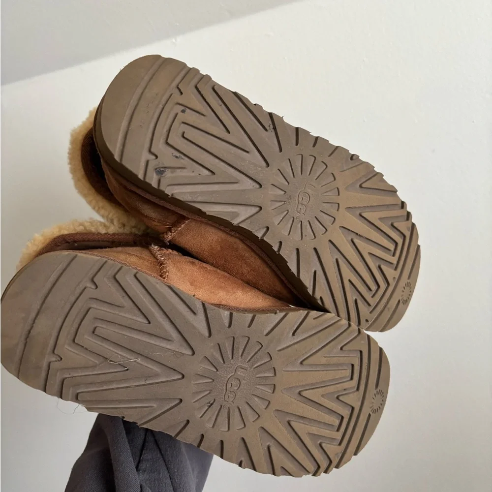 Ugg Chestnut Boots - Picture 4 of 4